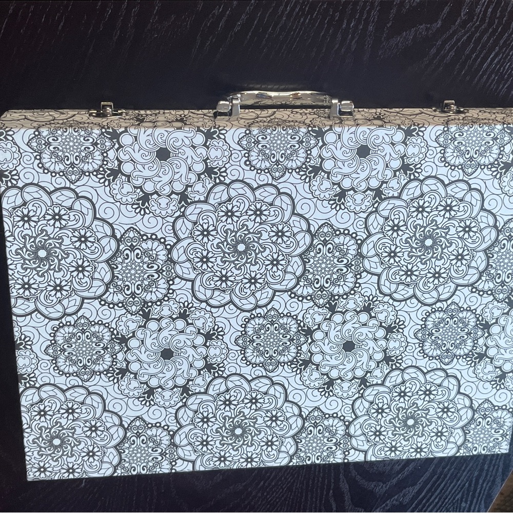 Black and White Floral Art Kit